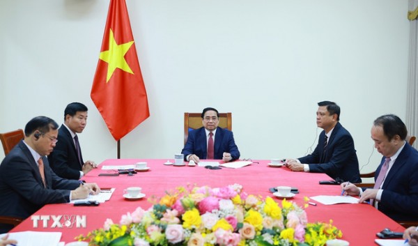 Thủ tướng Phạm Minh Chính điện đàm với Thủ tướng Singapore